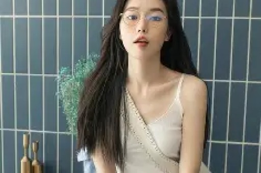 愚人节站姐整活大赛：鹿晗站姐发杨幂粉丝：关注你三年就给我看这